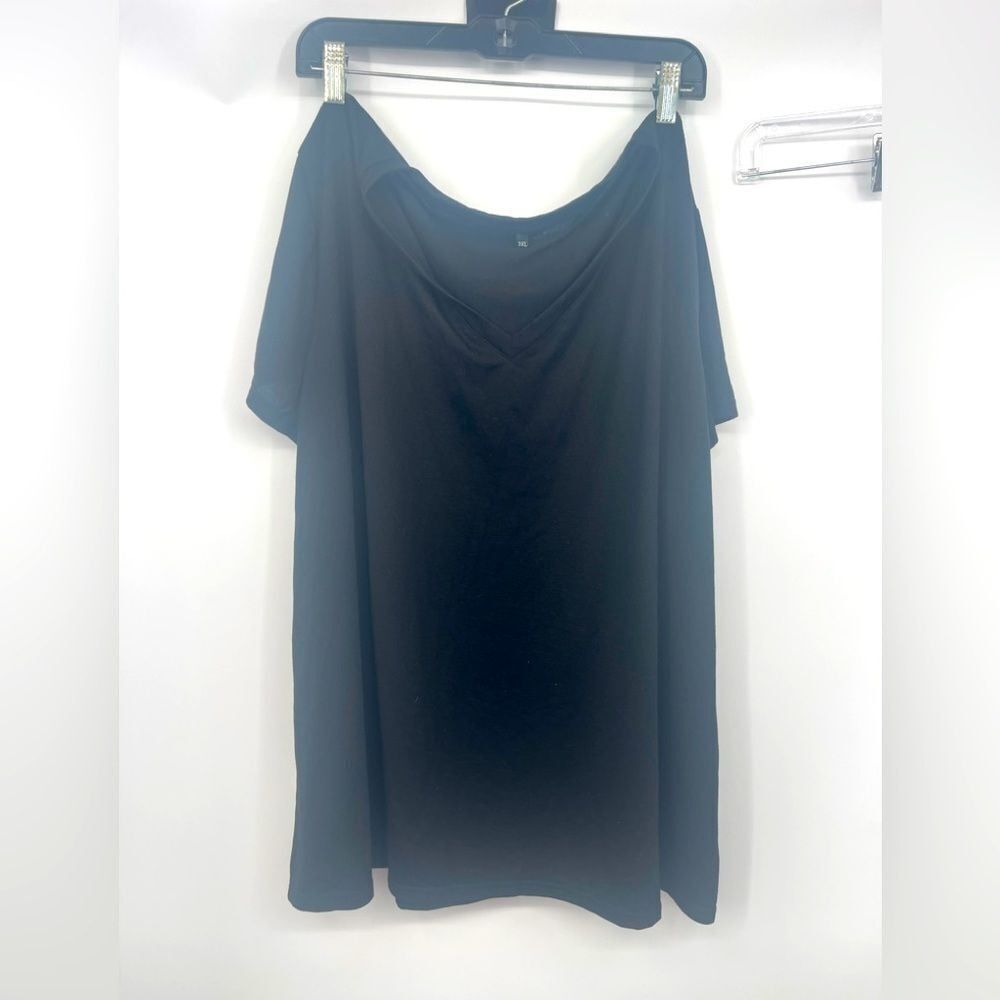 Women's black short sleeve T-shirt size 3 XL